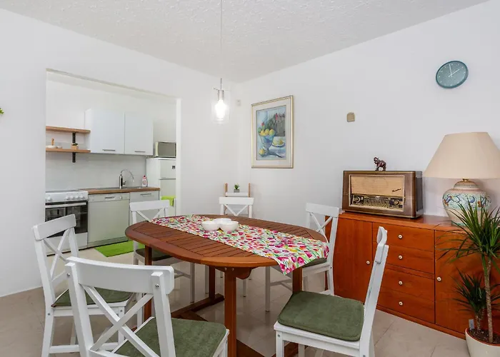 3 Bedroom Pet Friendly In *