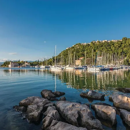 3 Bedroom Pet Friendly In