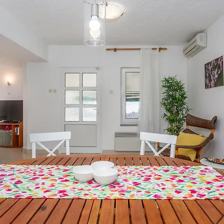 3 Bedroom Pet Friendly In Nyaraló Omišalj