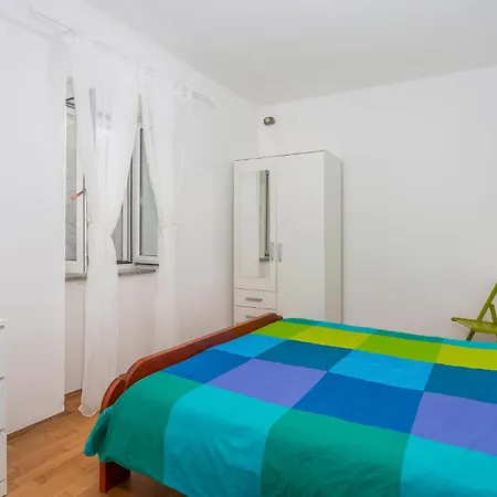 3 Bedroom Pet Friendly In *