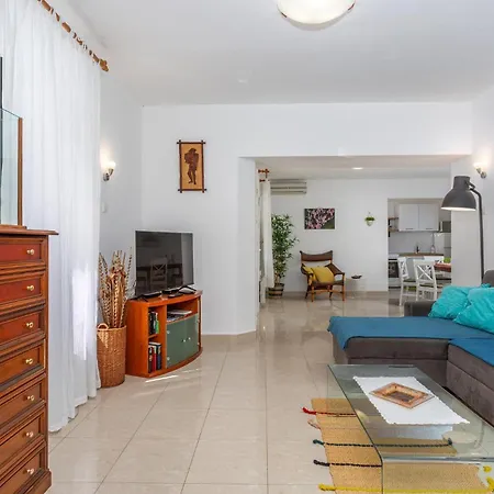 3 Bedroom Pet Friendly In Nyaraló