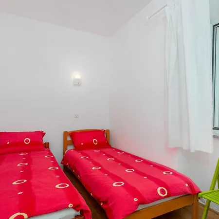 3 Bedroom Pet Friendly In *