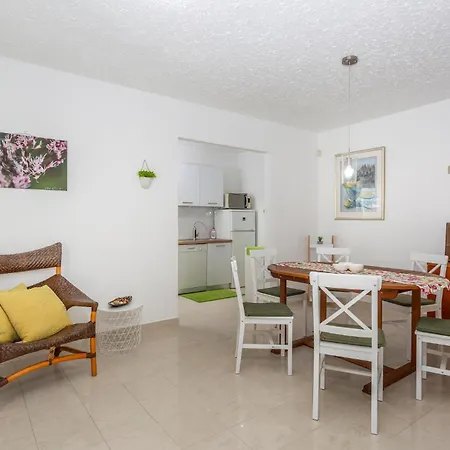 3 Bedroom Pet Friendly In Nyaraló