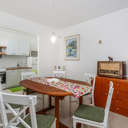 3 Bedroom Pet Friendly In *