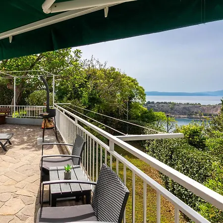 3 Bedroom Pet Friendly In *