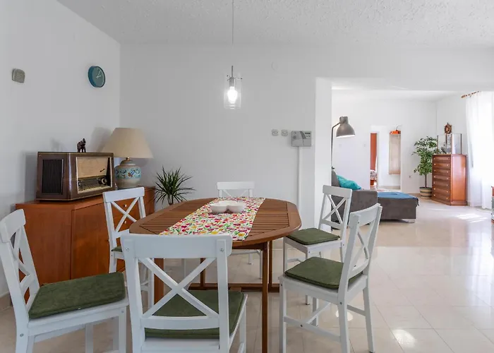 3 Bedroom Pet Friendly In