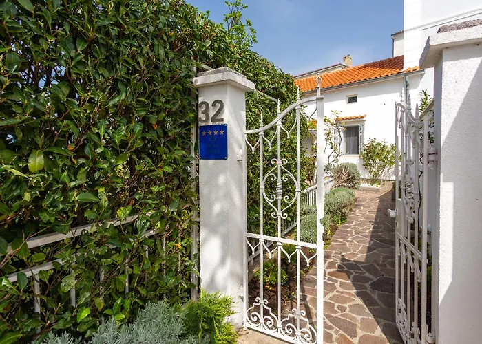 بيت للعطل 3 Bedroom Pet Friendly In *