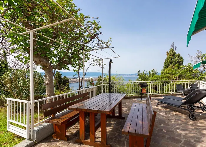 Hébergement de vacances 3 Bedroom Pet Friendly In Omišalj