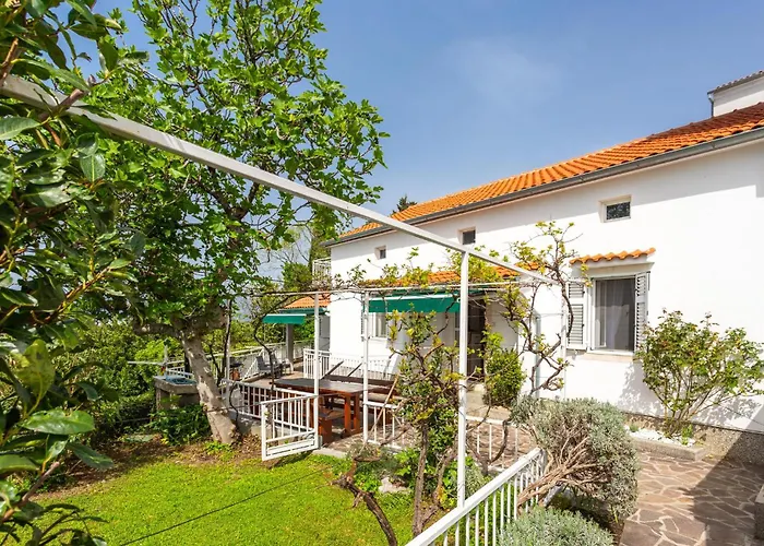 بيت للعطل 3 Bedroom Pet Friendly In Omišalj